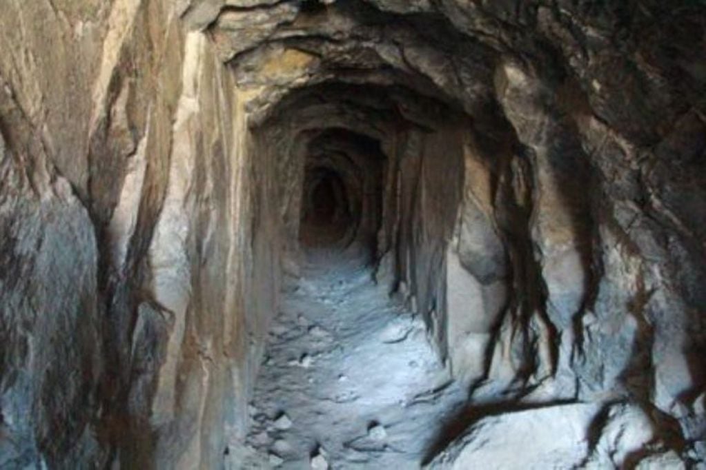 Se puede acceder fácilmente a los túneles en las montañas.
