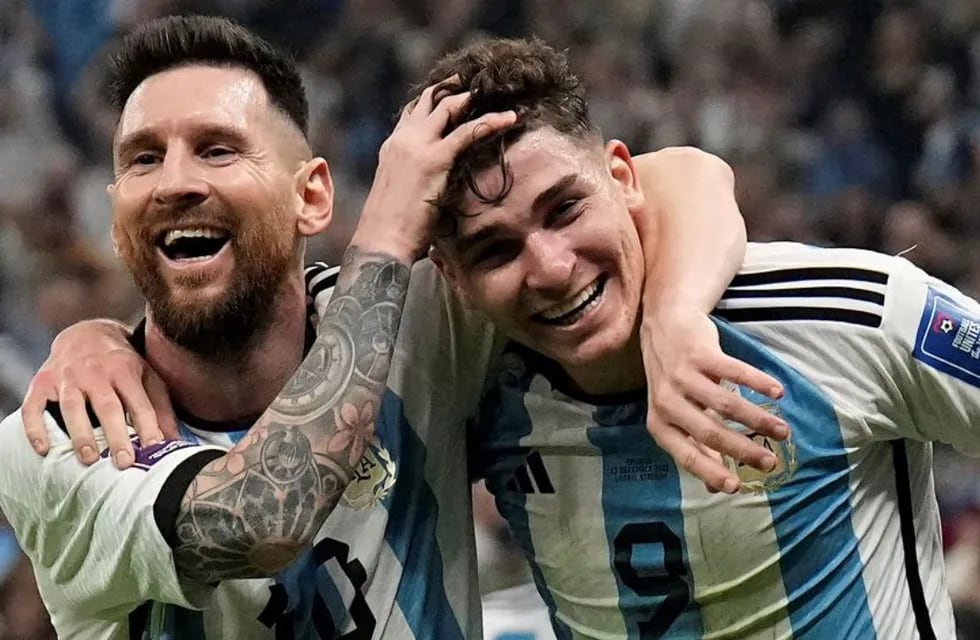 Lionel Messi y Julián Álvarez.