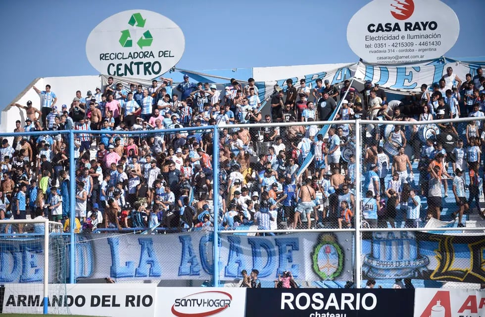 Los hinchas de Racing podrán estar presente ante San Lorenzo por Copa Argentina, en nuevo horario (Ramiro Pereyra)