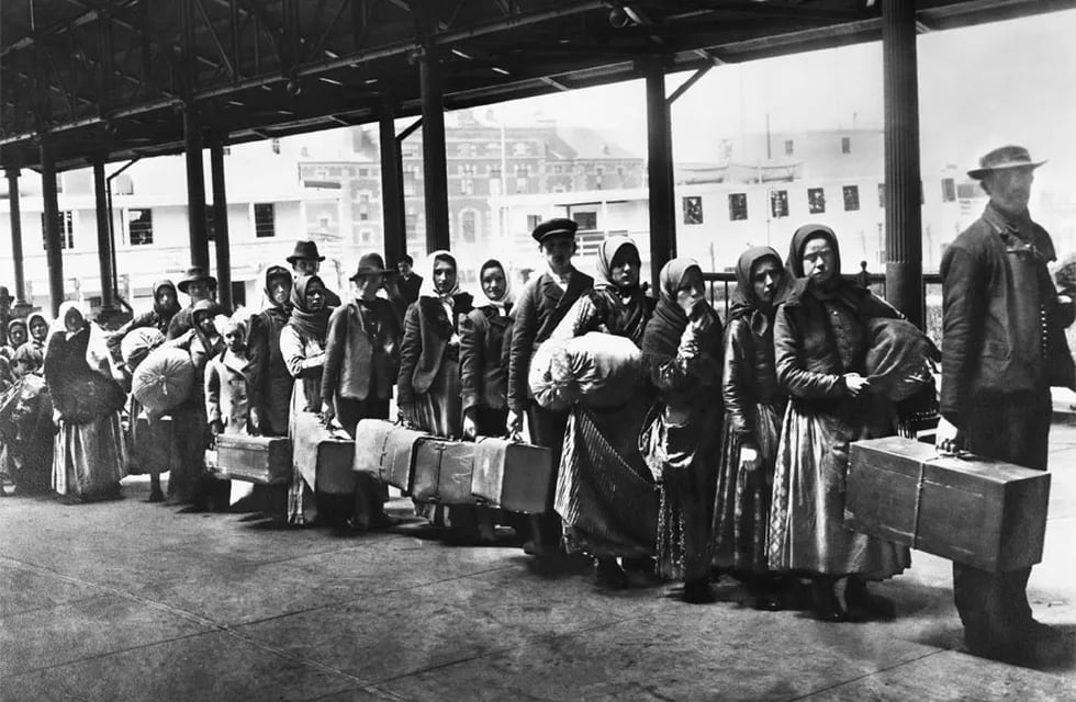 Desde el sitio web del Centro de Estudios Migratorios Latinoamericanos se pueden saber varios datos del viaje que los antepasados hicieron entre 1800 y 1960 para llegar al país. Foto: Los Andes.