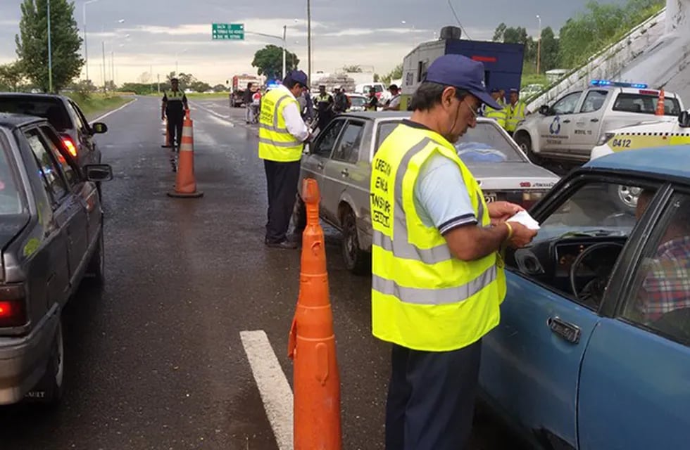 Ministro de Seguridad sorprende a inspectores de tránsito pidiendo coimas. (Web)