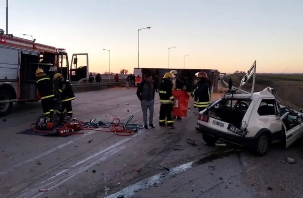 Circulaba de contramano por la Autopista Rosario - Córdoba, chocó y murió