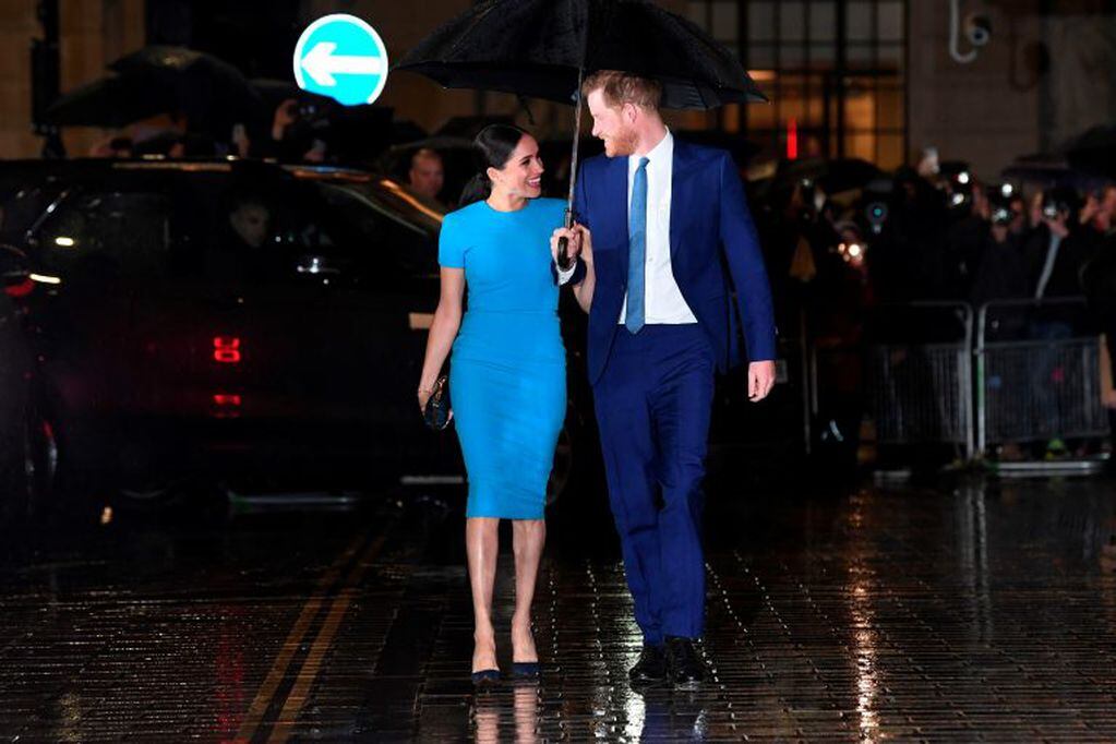 TOPSHOT - Britain's Prince Harry, Duke of Sussex (R) and Meghan, Duchess of Sussex arrive to attend the Endeavour Fund Awards at Mansion House in London on March 5, 2020. - The Endeavour Fund helps servicemen and women have the opportunity to rediscover their self-belief and fighting spirit through physical challenges. (Photo by DANIEL LEAL-OLIVAS / AFP)