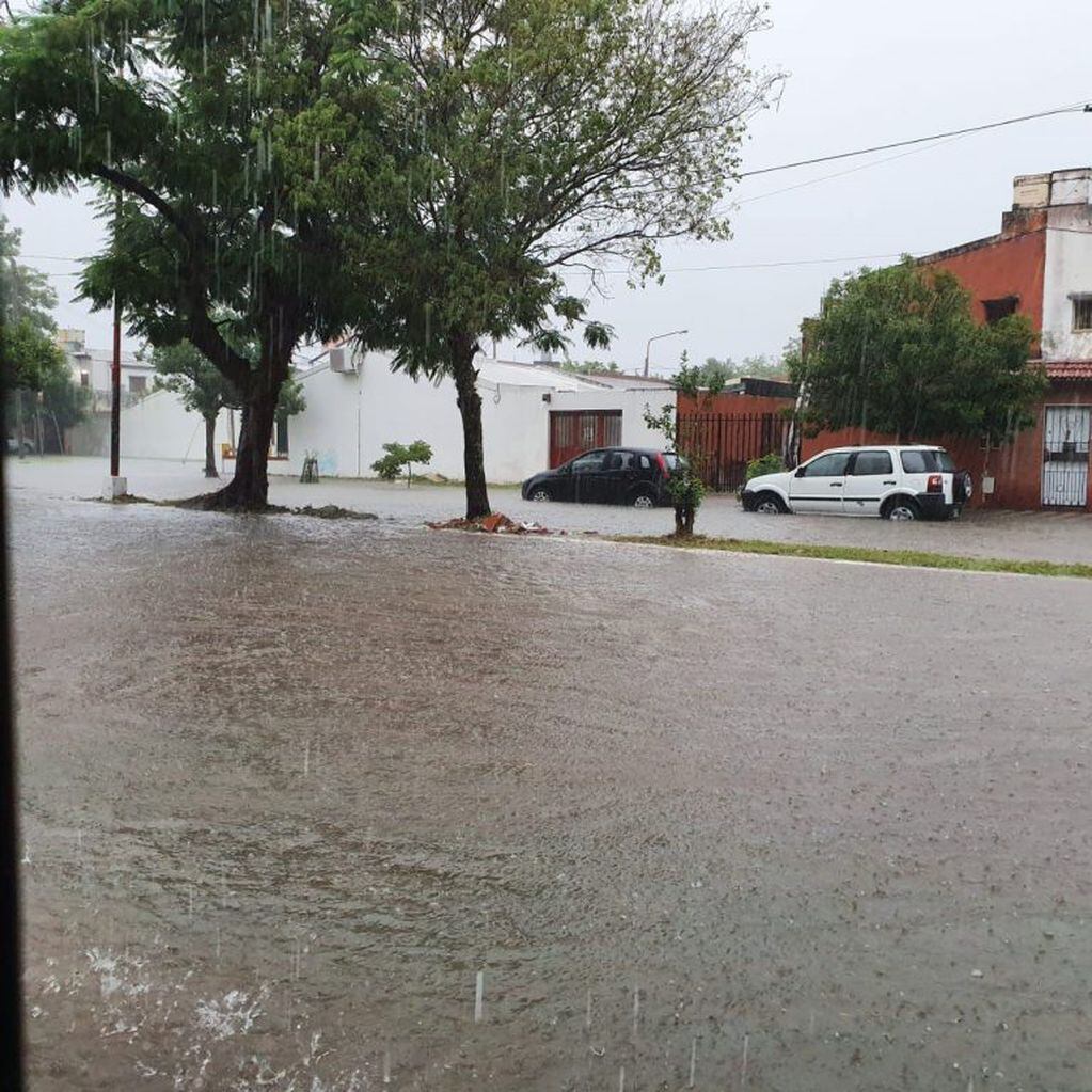 Avenidas complicadas por las lluvias en Corrientes.