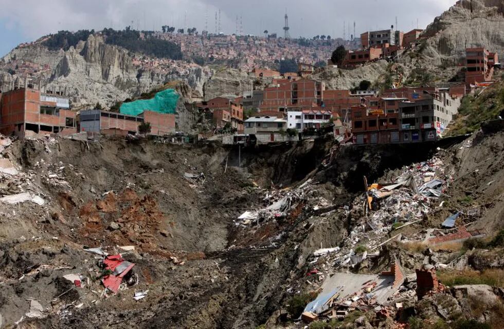 The debris of houses destroyed in a landslide are seen in La Paz, Bolivia, May 1, 2019. REUTERS/Manuel Claure  NO RESALES. NO ARCHIVES      TPX IMAGES OF THE DAY