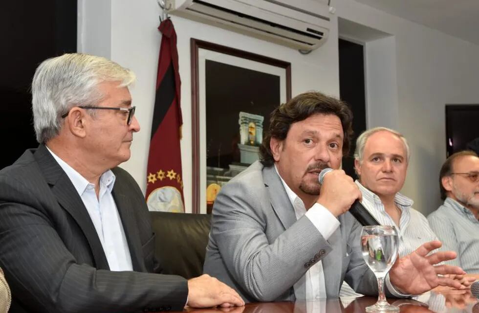 Gustavo Sáenz durante la conferencia de prensa (Municipalidad de Salta)