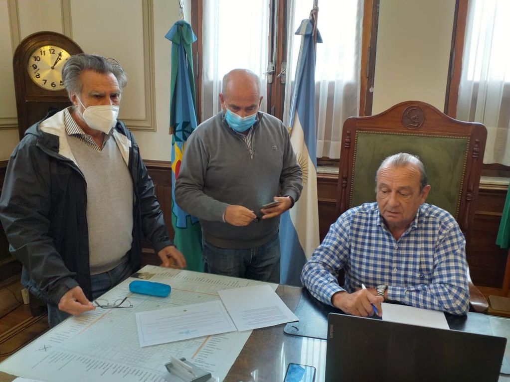 Firma del contrato por la obra de la ruta 73 entre Sánchez y Kicillof