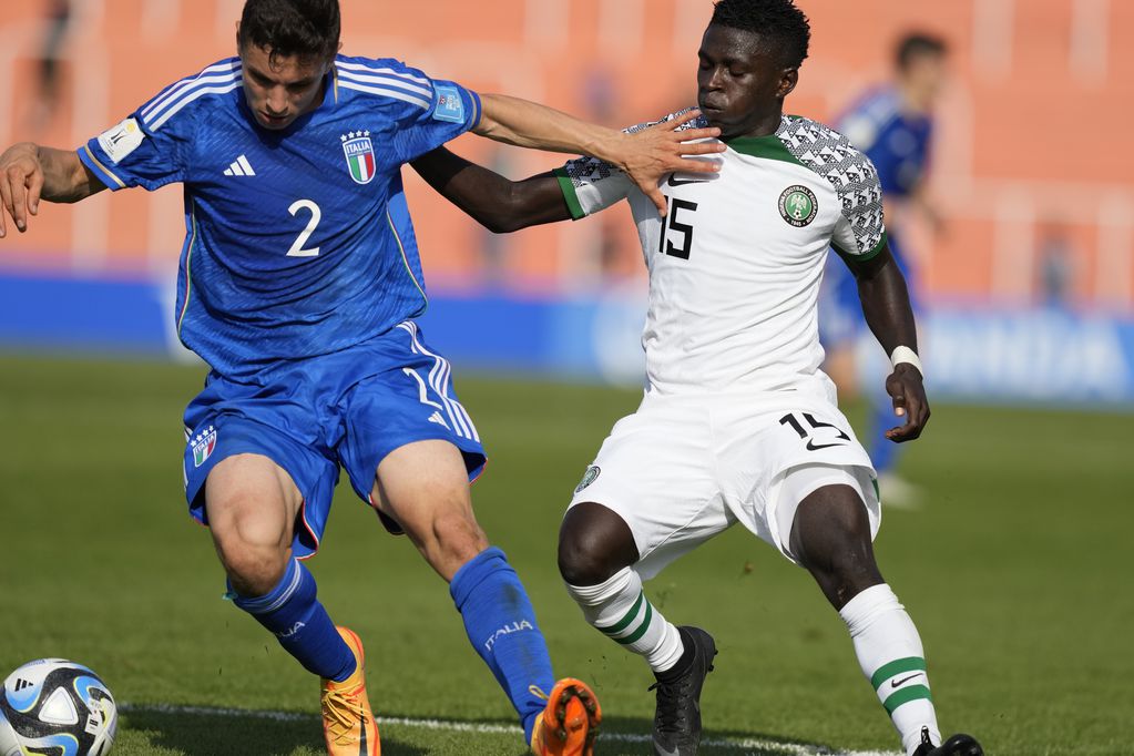 Italia no pudo con el poderío nigeriano. (AP Foto/Natacha Pisarenko)