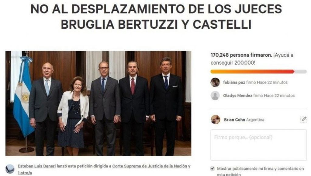 Miles de personas firman peticiones contra el desplazamiento de jueces que investigaron a Cristina Kirchner