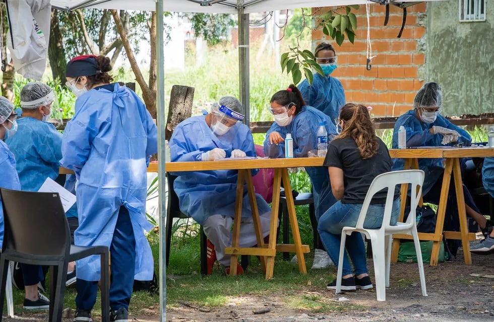 El Ministerio de Salud de Santa Fe implementó el plan Detectar Federal para rastrear pacientes con coronavirus en el barrio Guadalupe de la capital. (@minsaludsantafe)