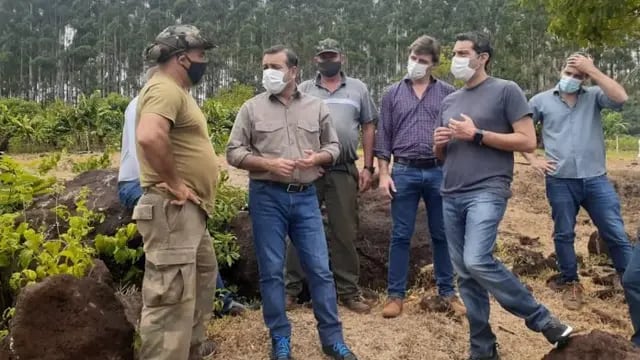 El Gobernador visitó la zona afectada por los incendios forestales
