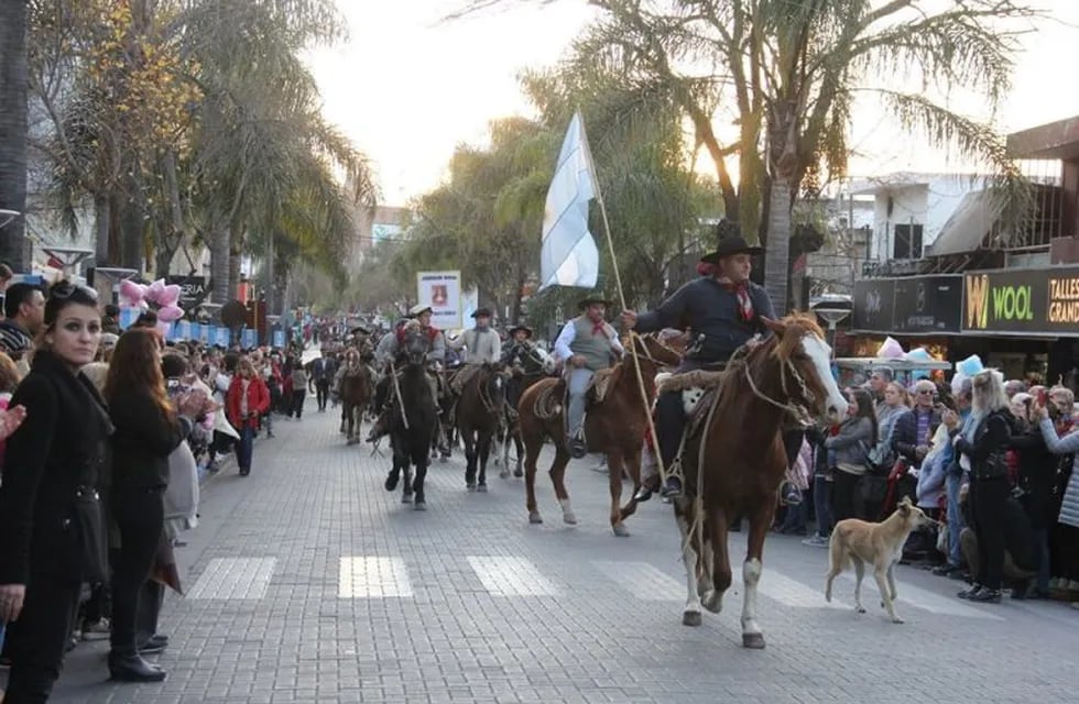 El tradicional desfile gaucho en pleno centro de Carlos Paz.