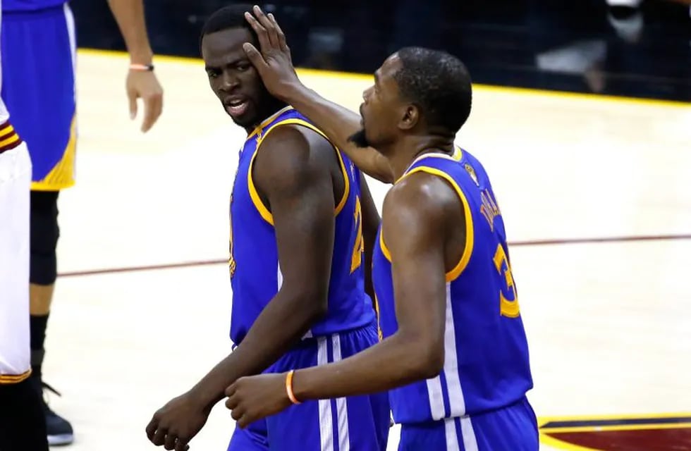 CLEVELAND, OH - JUNE 07: Draymond Green #23 and Kevin Durant #35 of the Golden State Warriors react in the first half against the Cleveland Cavaliers in Game 3 of the 2017 NBA Finals at Quicken Loans Arena on June 7, 2017 in Cleveland, Ohio. NOTE TO USER: User expressly acknowledges and agrees that, by downloading and or using this photograph, User is consenting to the terms and conditions of the Getty Images License Agreement.   Gregory Shamus/Getty Images/AFP\n== FOR NEWSPAPERS, INTERNET, TELCOS & TELEVISION USE ONLY ==