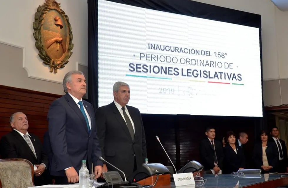 El vicegobernador Carlos Haquim, en su carácter de presidente de la Legislatura, recibió a Morales y lo invitó a pronunciar su mensaje al pleno de la Cámara.