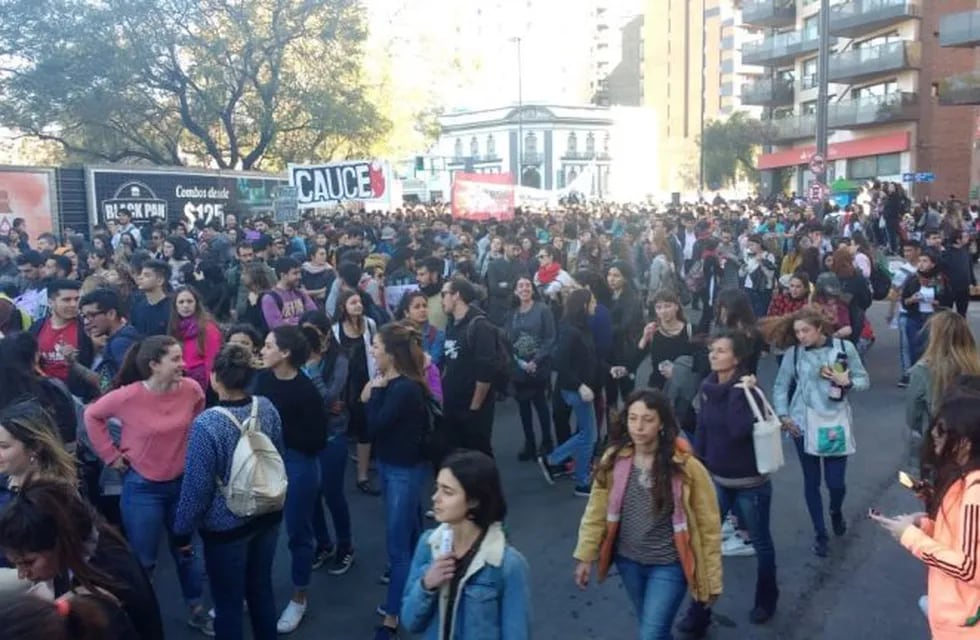Marcha de la Universidad Nacional de Córdoba en defensa de la Universidad Pública.