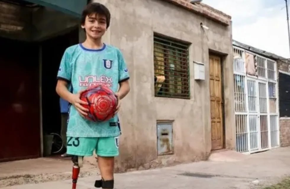 Lisandro (10) arquero con pierna ortopédica que se destaca en Unión de San Juan.