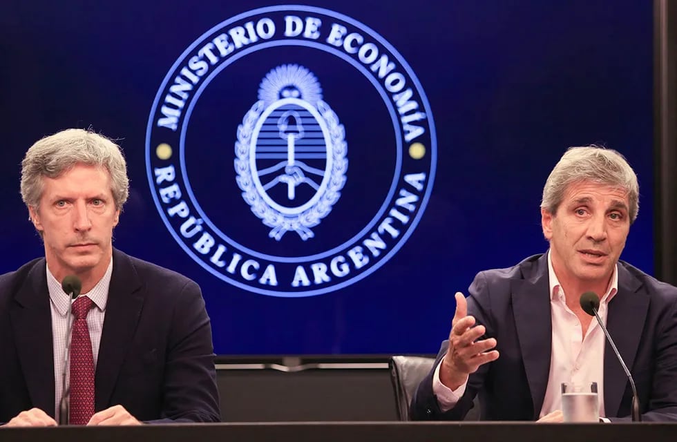 El presidente del Banco Central, Santiago Bausili, y el ministro de Economía, Luis Caputo. Foto NA: MARIANO SÁNCHEZ