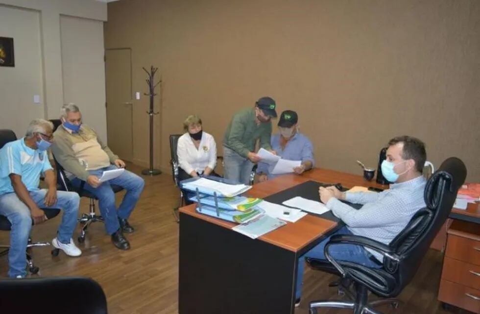 Empleados municipales de Campo Viera acordaron un aumento salarial de 17%