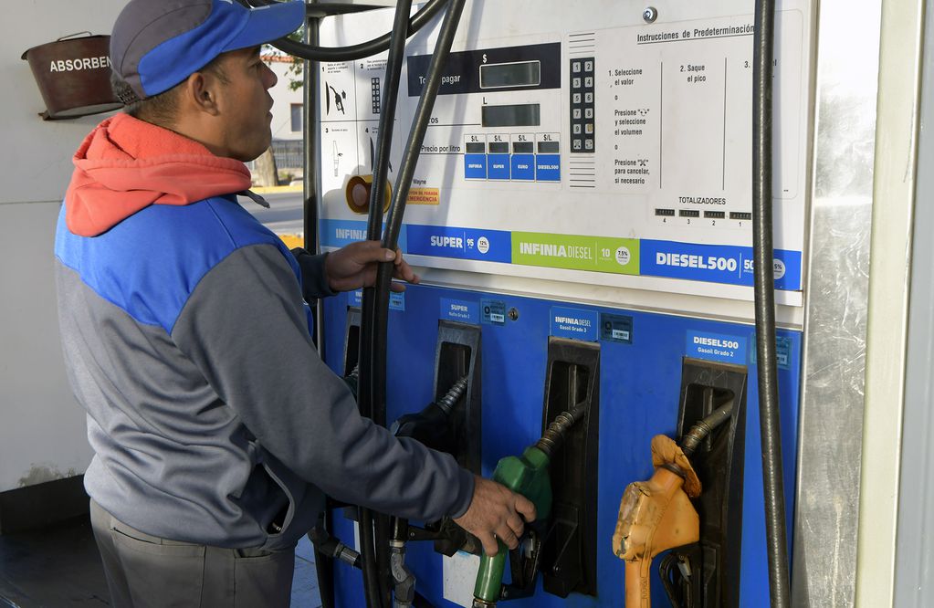Los clientes de YPF, Shell, Puma y Axion tienen descuentos acumulables al cargar nafta.