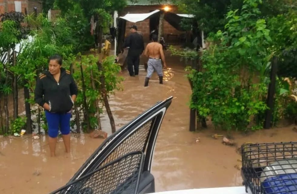 Más de 50 personas evacuadas en Anta por las lluvias. (Policía de Salta)