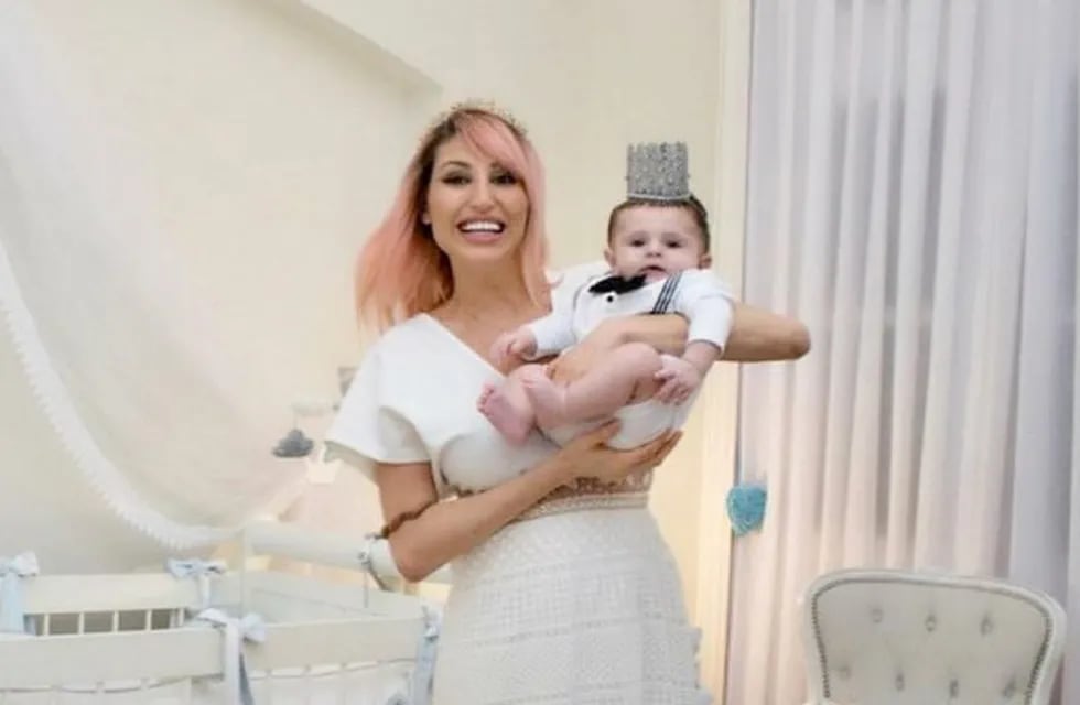 Vicky Xipolitakis mostró el nuevo cuarto de su bebé con Moria Casán en la cuna (Foto: Instagram)