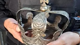 Recuperaron la corona robada a una Virgen en la Catedral de Córdoba (Policía de Córdoba).