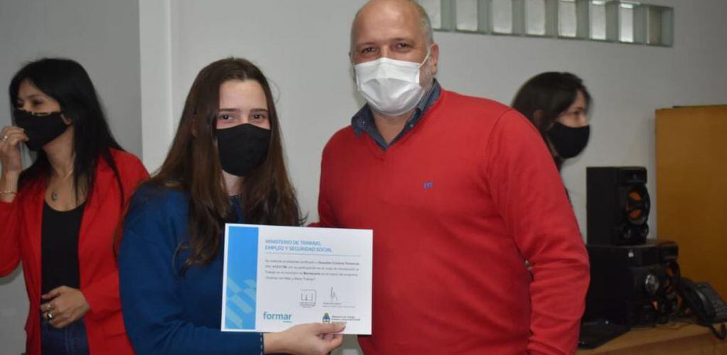 En Montecarlo se hizo entrega de certificados correspondientes al curso “Introducción al Trabajo”.