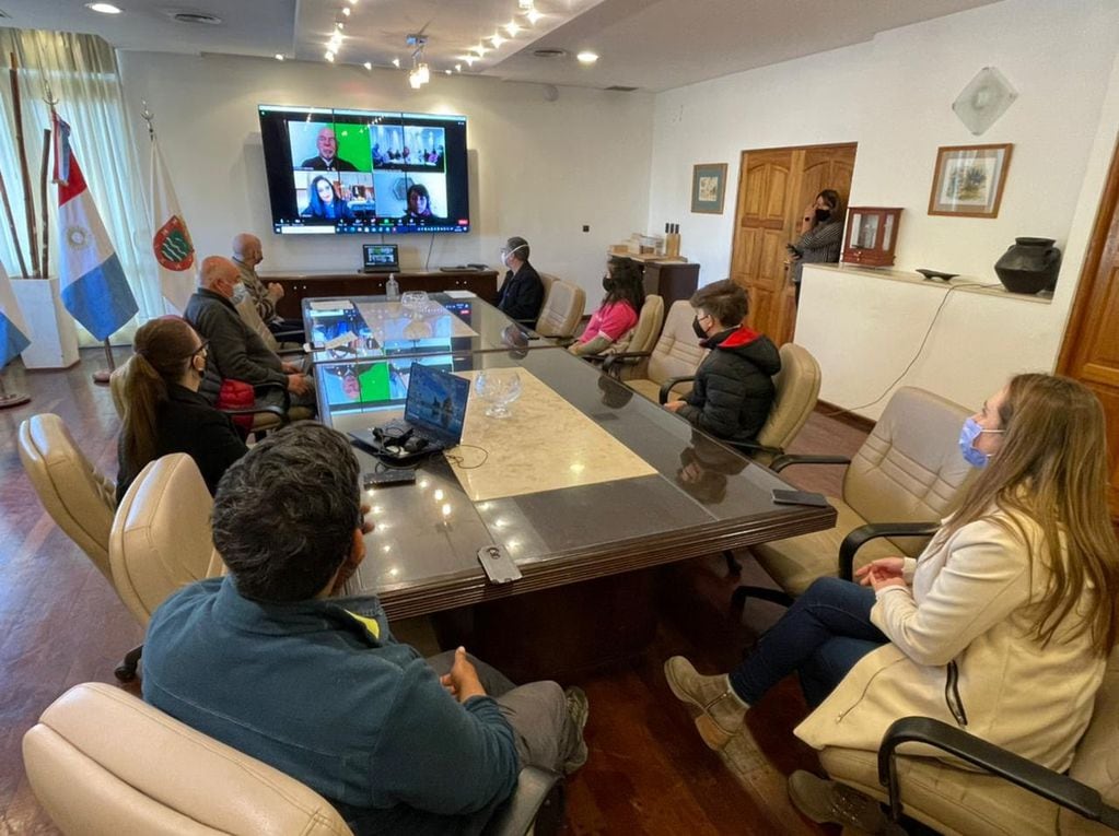 “Forestación con nativas en las escuelas”, fue el proyecto llevado adelante en los últimos tres meses y que derivó en un reconocimiento público para el Rotary Club local.