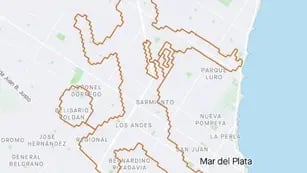Pedaleó más de 3 horas por Mar del Plata para dibujar la silueta de Maradona