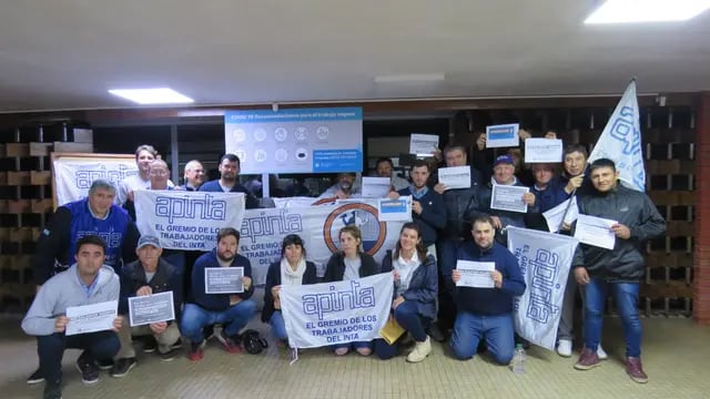 Afiliados a APINTA realizando la jornada de protesta en Rafaela