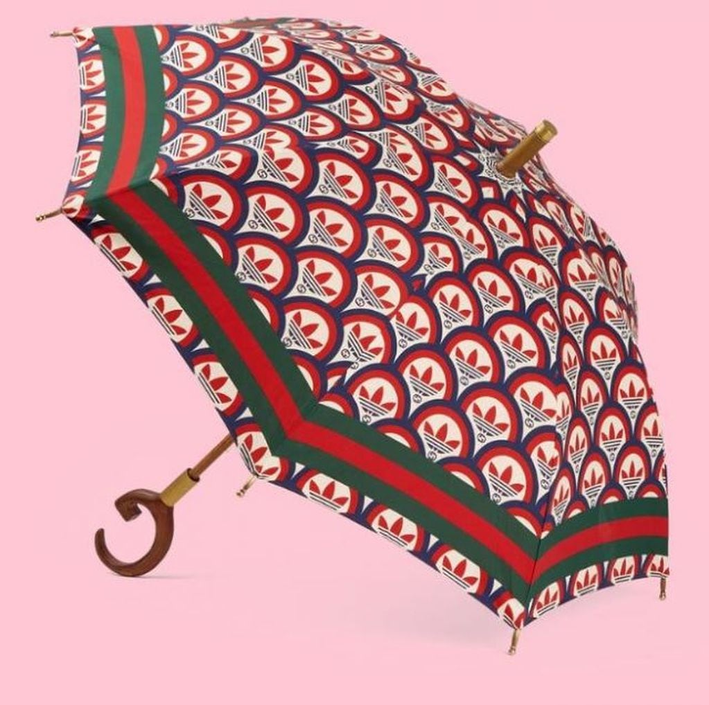 Paraguas Gucci y Adiddas.