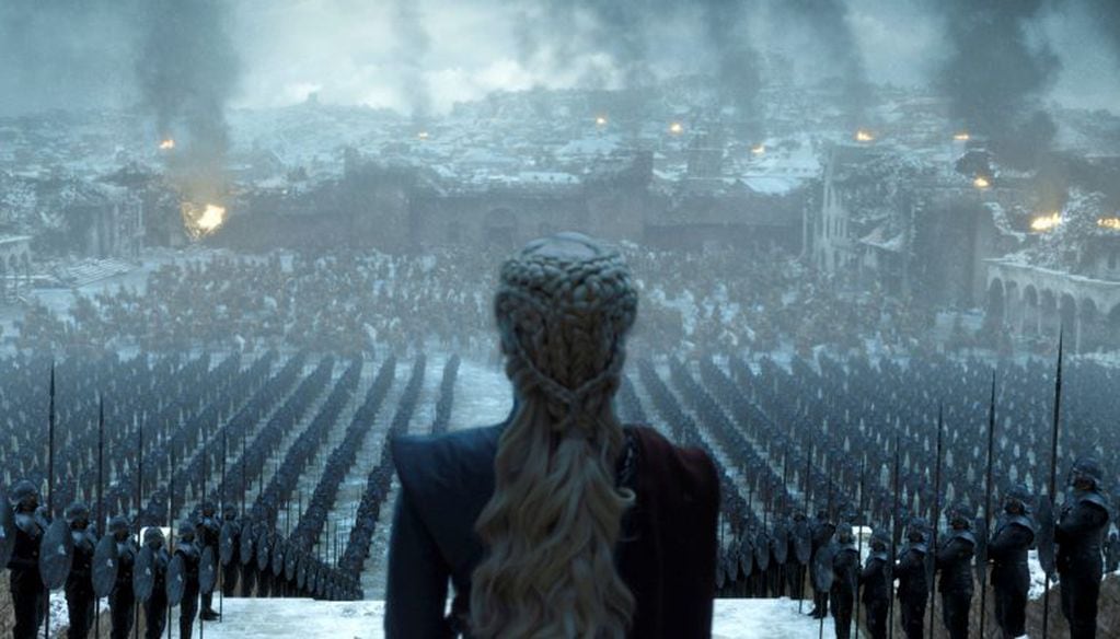 Emilia Clarke en una de las escenas del final de "Game of Thrones." (Foto: HBO via AP)