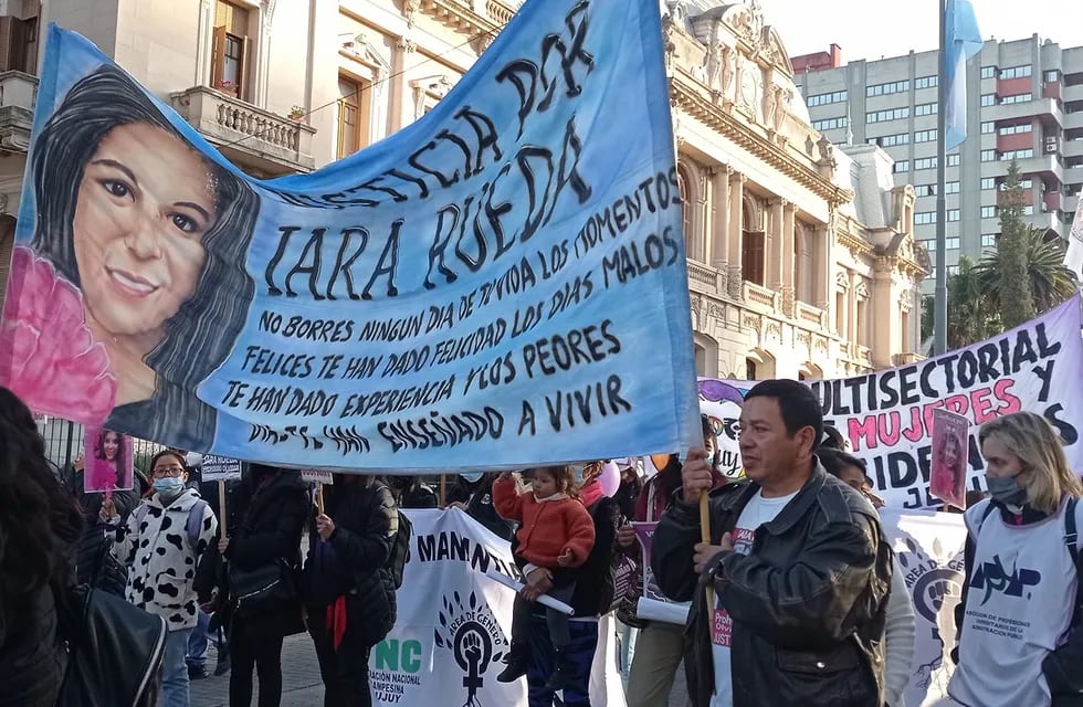 El recuerdo de la adolescente Iara Rueda, cuyo nombre lleva una ley sancionada en Jujuy el año pasado y que la marcha "Ni Una Menos" reclamó su efectivo cumplimiento.