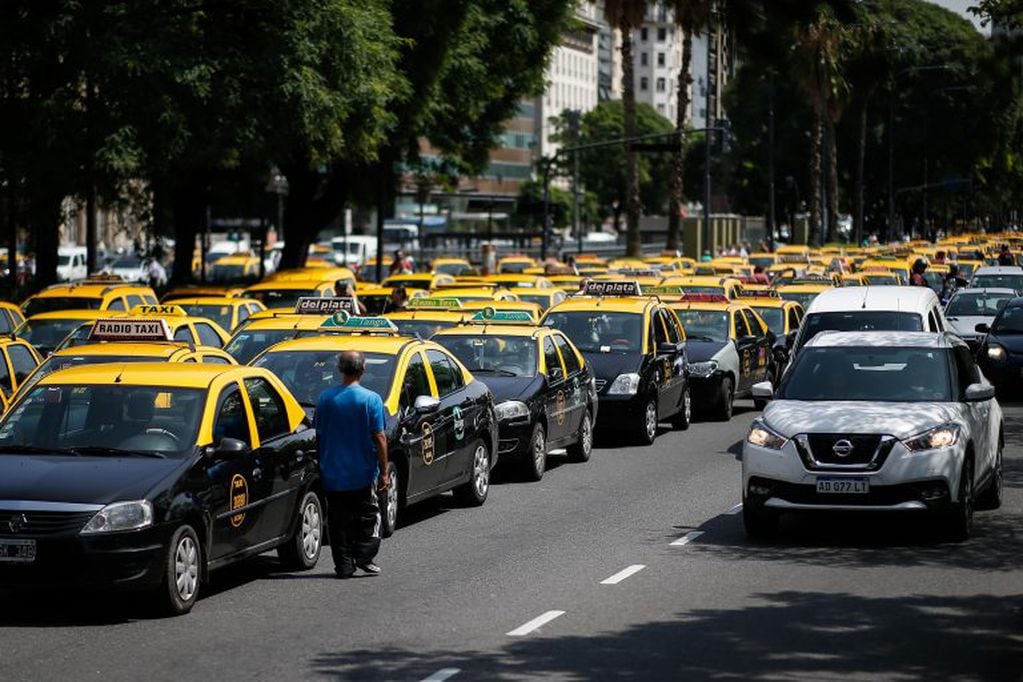 Movilización de taxistas contra Uber en Buenos Aires. (Foto: Juan Ignacio roncoroni/EFE)