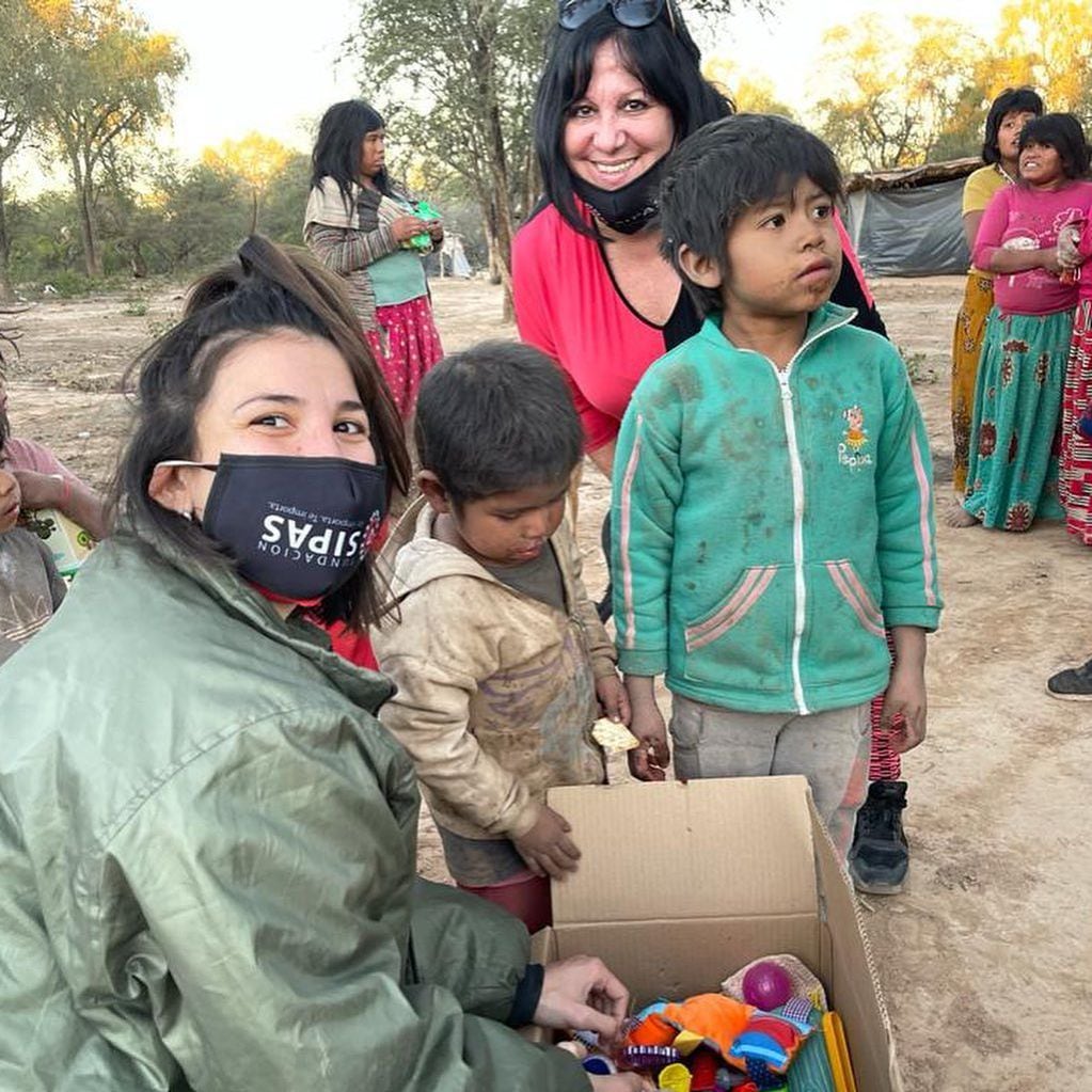 La modelo y actriz viajó junto a la ONG Sipas para brindar ayuda a 16 comunidades originarias del Impenetrable.