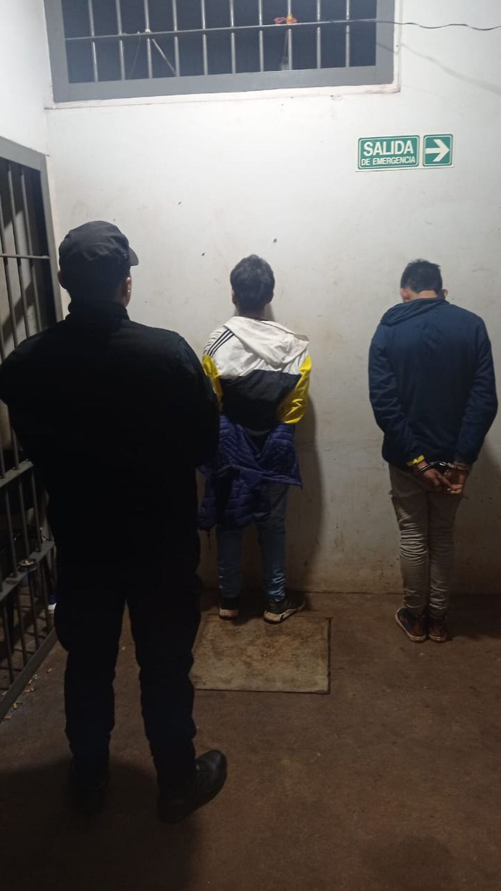 Montecarlo: jovenes detenidos por dañar un patrullero e intentar agredir a policías.