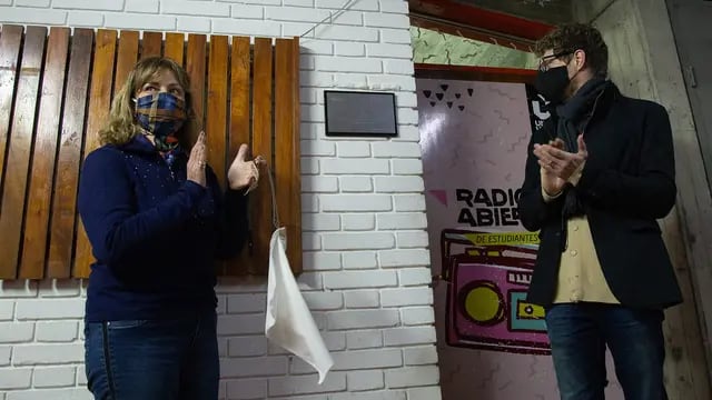 Jorge Sosa  se llama el estudio de Radio Abierta de la UNCuyo