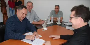 La Municipalidad de San Vicente y el IFAI firmaron un convenio que permitirá abrir el primer Mercado Concentrador en la zona