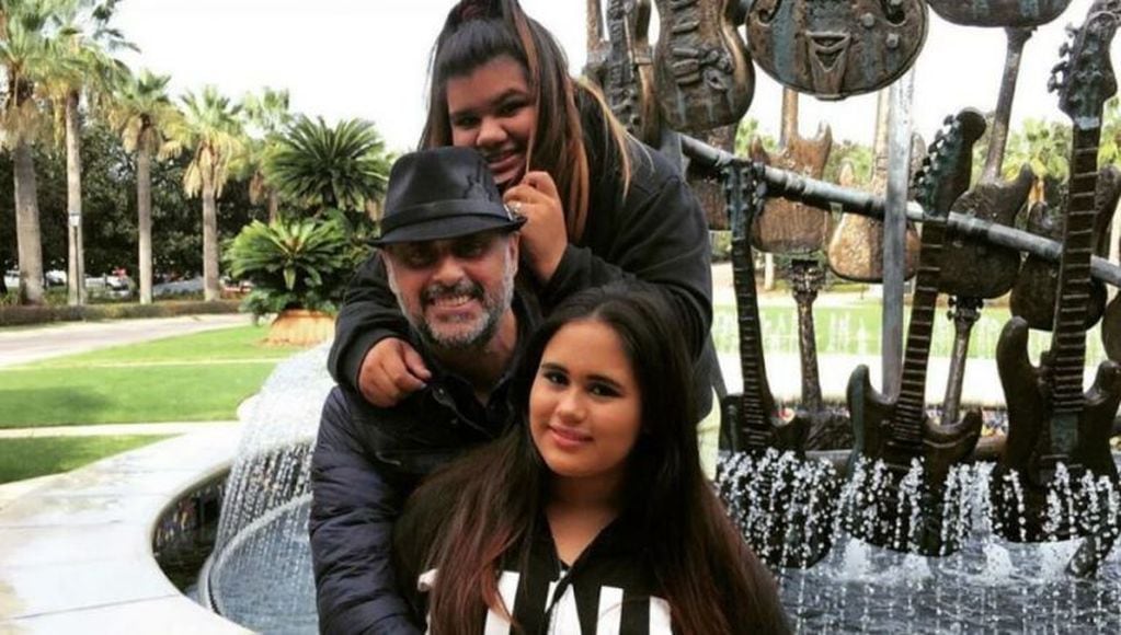 Jorge Rial junto a sus hijas Morena y Rocío (web).