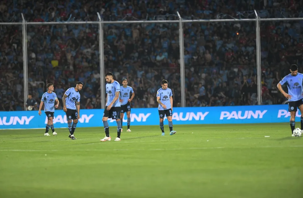 Desconcierto total. Belgrano fue goleado y perdió la punta en la Copa de la Liga.