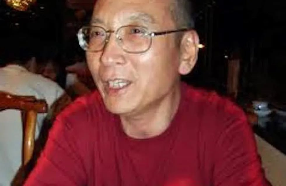MMO001 (SIN LOCALIZACIu00d3N), 13/07/2017.- Fotografía cedida sin fecha del activista y nobel de la Paz chino, Liu Xiaobo, publicada hoy, 13 de julio del 2017. Liu Xiaobo falleció hoy bajo custodia en un hospital del norte del país, tras haber sido recientemente excarcelado por un cu00e1ncer terminal, segu00fan anunció un comunicado oficial. Liu murió a los 61 au00f1os despuu00e9s de pasar los casi nueve u00faltimos en prisión, donde se le concedió el premio Nobel en 2010 por su activismo a favor de la democratización de China. EFE/DEFENSORES DE LOS DERECHOS HUMANOS CHINOS/FOTOGRAFu00cdA CEDIDA CON LA MAYOR RESOLUCIu00d3N DISPONIBLE/Su00d3LO USO EDITORIAL/PROHIBIDA SU VENTA