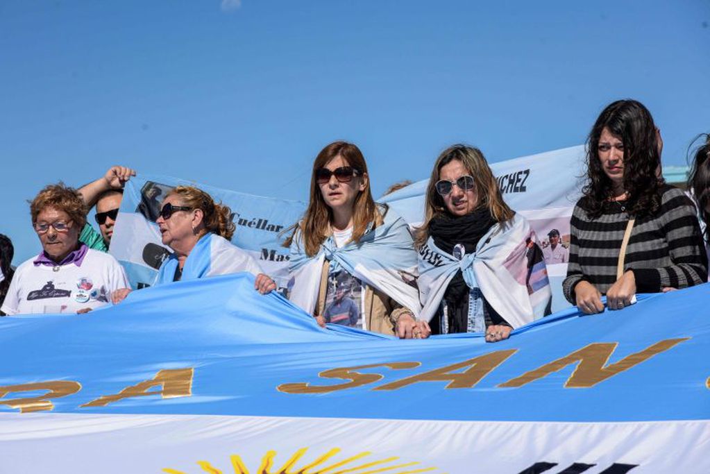 Familiares de los tripulantes del ARA San Juan (AFP)