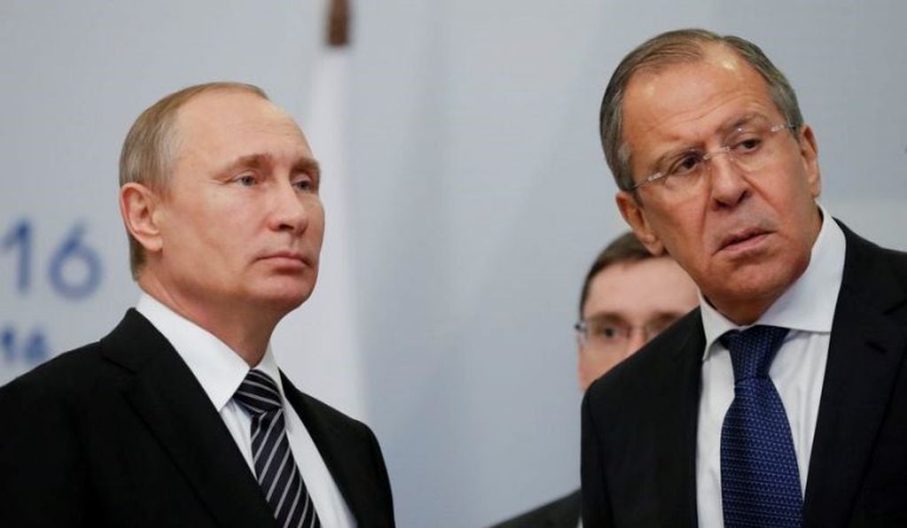 Vladimir Putin y Serguei Lavrov, el canciller ruso. 