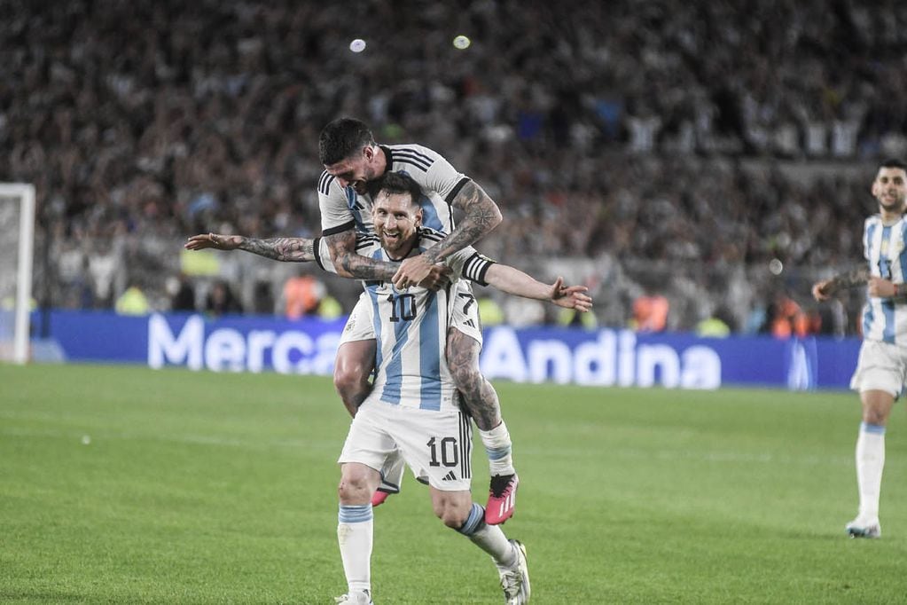 Argentina enfrentó a Panamá en un amistoso internacional disputado en la cancha de River de Buenos Aires. El cotejo sirvió de festejo para la obtención de la Copa del Mundo en Qatar 2022. 