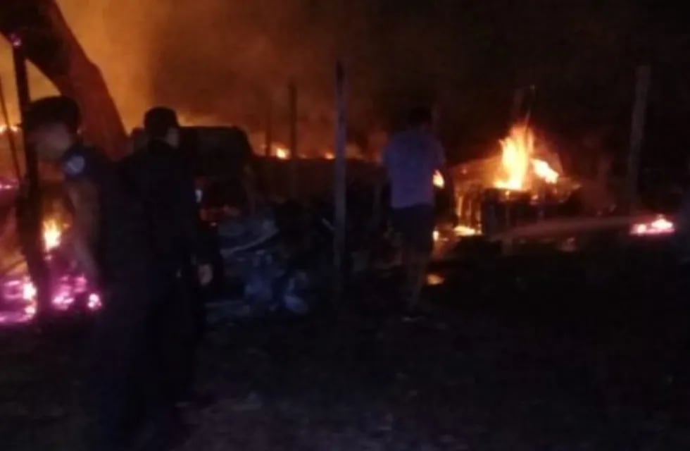 Incendio en dos galpones de garrafas en Irigoyen: hay un lesionado grave e investigan la legalidad del establecimiento.