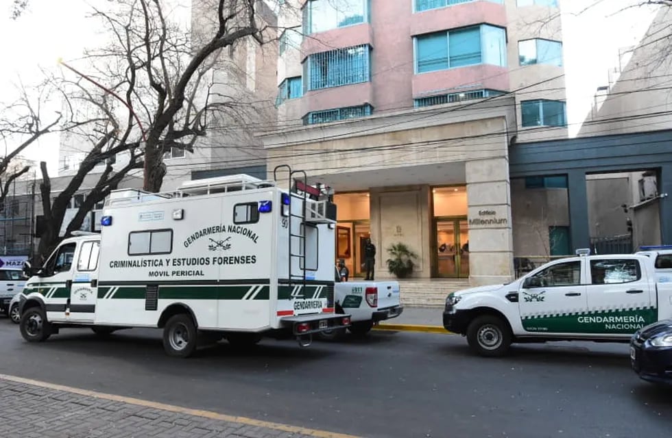 Gendaremería allanó un edificio del centro de Mendoza tras una denuncia de un prostíbulo VIP. Mariana Villa/Los Andes