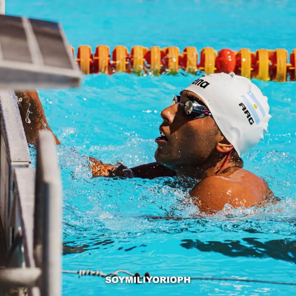 Lucas Salinas empezó natación por un problema de salud y logró clasificar al Mundial.