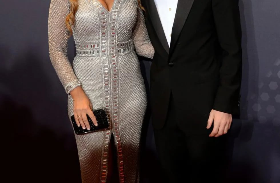 El astro argentino Lionel Messi asiste con su pareja, Antonela Roccuzzo, a la gala de la FIFA.