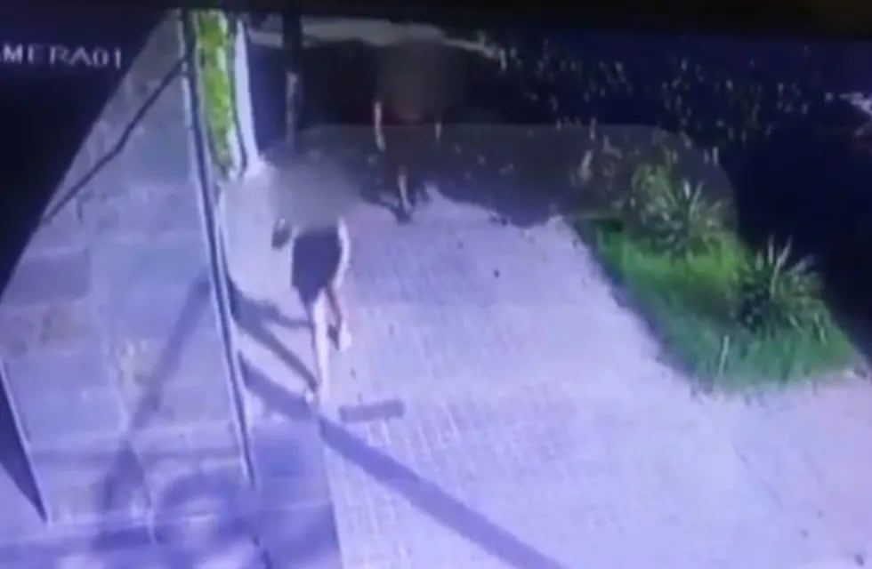 Se dio a conocer el video del momento en el que un hombre quiso violar a una chica en Paraná