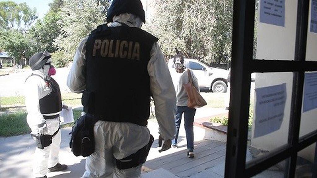 Ayer, una mujer que ingresó hace poco a la provincia, fue multada por violar el aislamiento social obligatorio. (Prensa Policía de Salta)